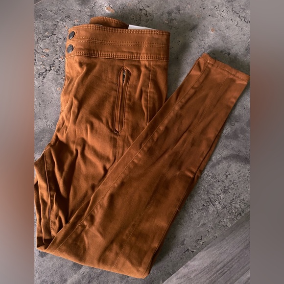 LOFT - Picture 2 of 2